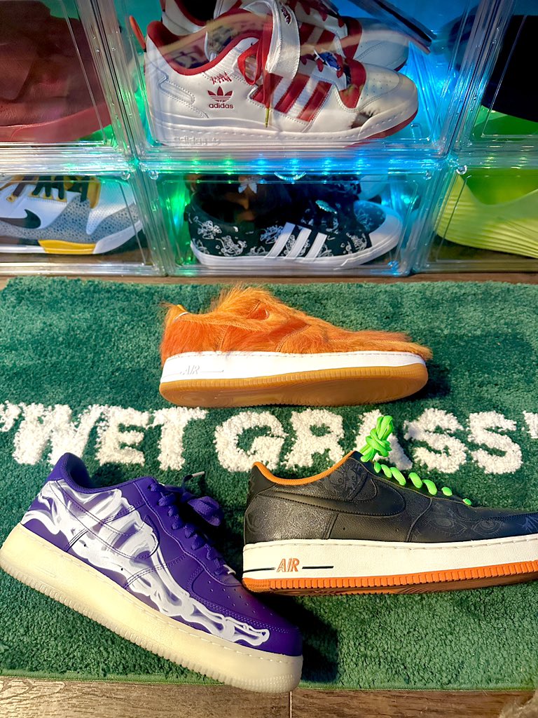 ThaRealSinister's tweet photo. Halloween Ready… 👟🎃💀🕸️🕷️

@Nike 
@footlockercad 
@complexcanada https://t.co/b5Btbc655f