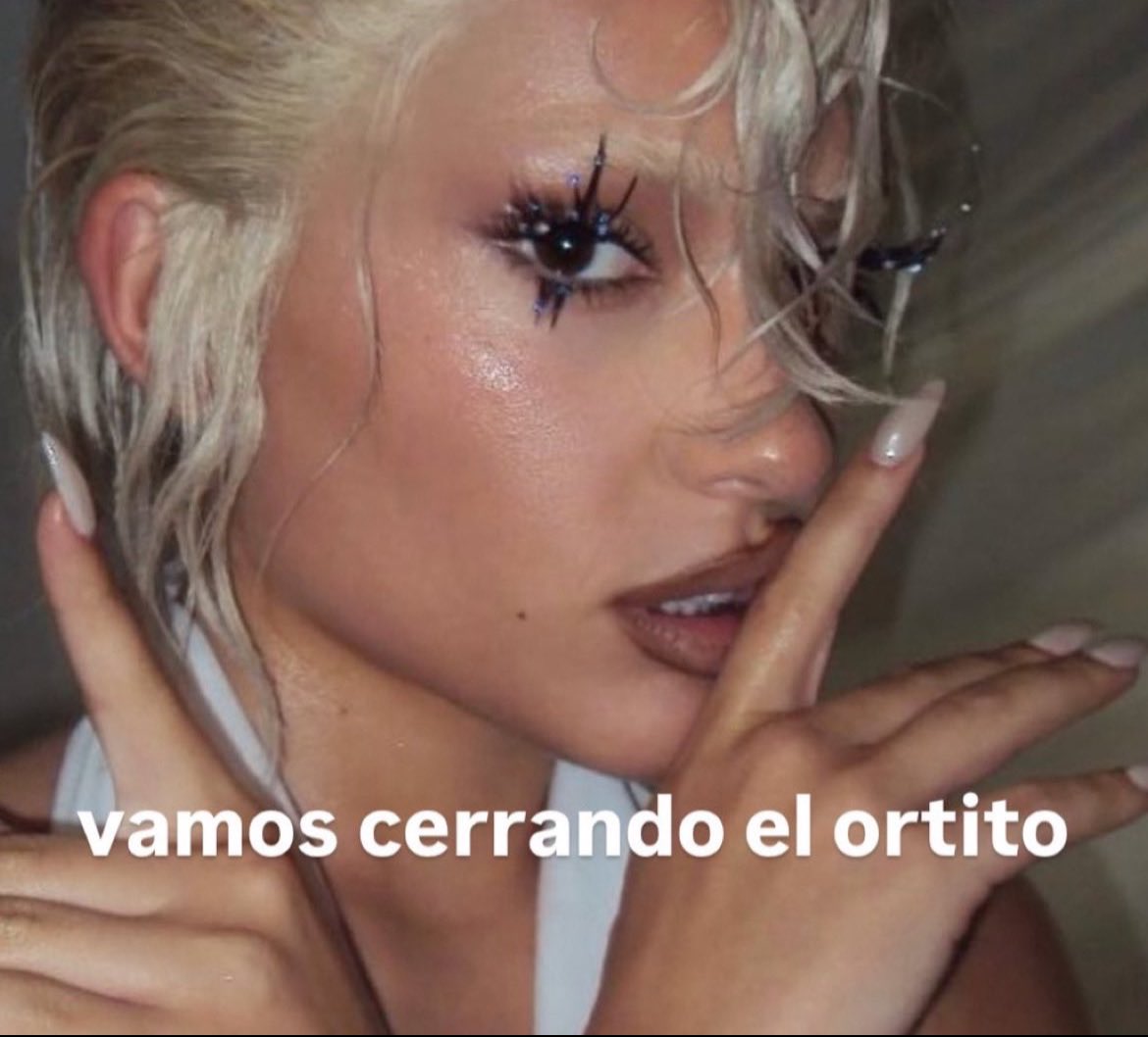 violetaaoty's tweet photo. violeta un lunes 5 de octubre https://t.co/cHMzQ2WT7I