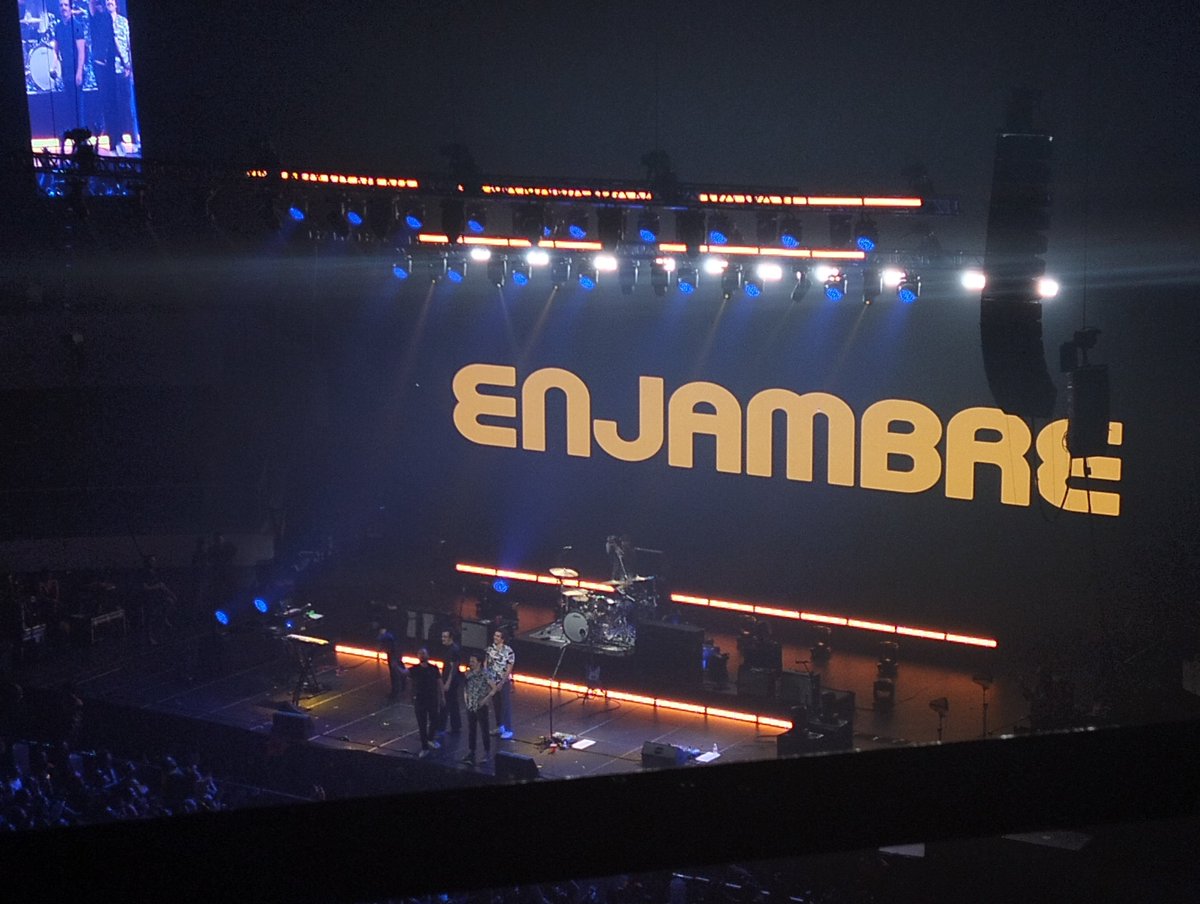 Marcos_Sierra17's tweet photo. Buen inicio de Octubre cantando con @enjambremx 🐝✨ https://t.co/VVCbiNKtxp