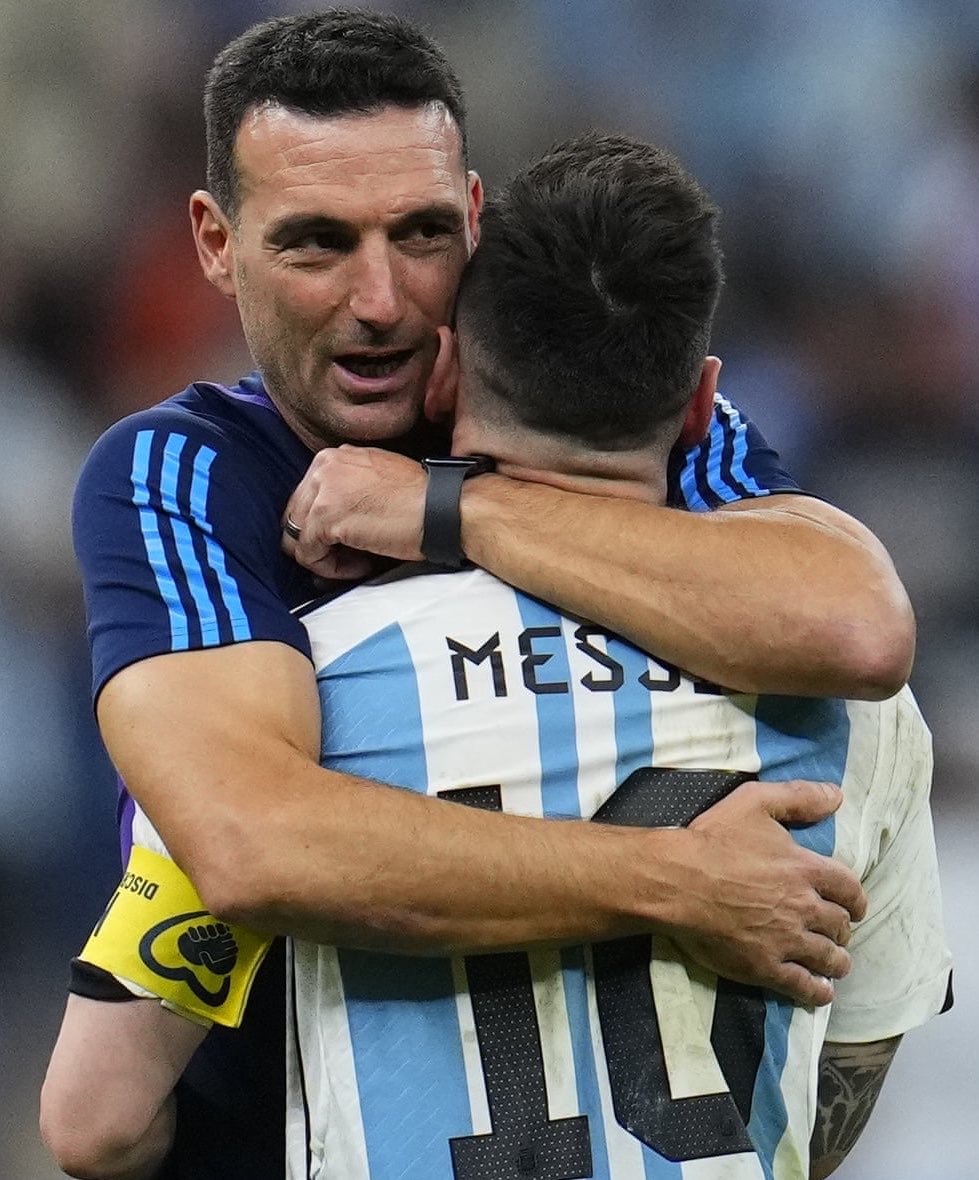 Sage_FCB's tweet photo. 🚨 Lionel Scaloni on Messi’s final game for Argentina:

🎙️ “A lot of people might say that I won the World Cup and Copa América for Messi, but I think it was actually the other way around. Messi won them for me.

Before I was appointed, there were several names being considered for the job. Leo had some influence in that decision, and from all the names that were mentioned, he really wanted me to become the manager.

I honestly didn’t know what he saw in me or why he had that much confidence in me. I wasn’t even completely sure myself, but I accepted the job and, fortunately, we were able to make history together.

When I was a player with the national team, I saw how Messi was being used and what was expected of him. That helped me a lot when I became a coach because I understood what he needed.

At that time, Leo was expected to do everything. He had to score, create, build the game and even defend. But if you ask him to do all of those things, you’re not going to get the best out of him.

So I felt we had to give him a different role. We relieved him of some defensive responsibilities and allowed the other players to work a little harder for him. It wasn’t always easy, but they understood that if we wanted the best Messi, we had to give him that freedom.

And the players were always willing to do it for him. They knew what he could give us when he had the freedom to play.

Those years were incredible. We won the trophies we had been chasing for so long, and seeing Leo play at that level was something special.

But everything has an end. When a player like Messi leaves, you know there will be a huge void. A player of his quality is not easy to replace, and it takes time to get used to not having him there.

Personally, I feel very fortunate. I had the privilege of playing with him and then coaching him. Not many people can say that. It’s something I will always be grateful for.”