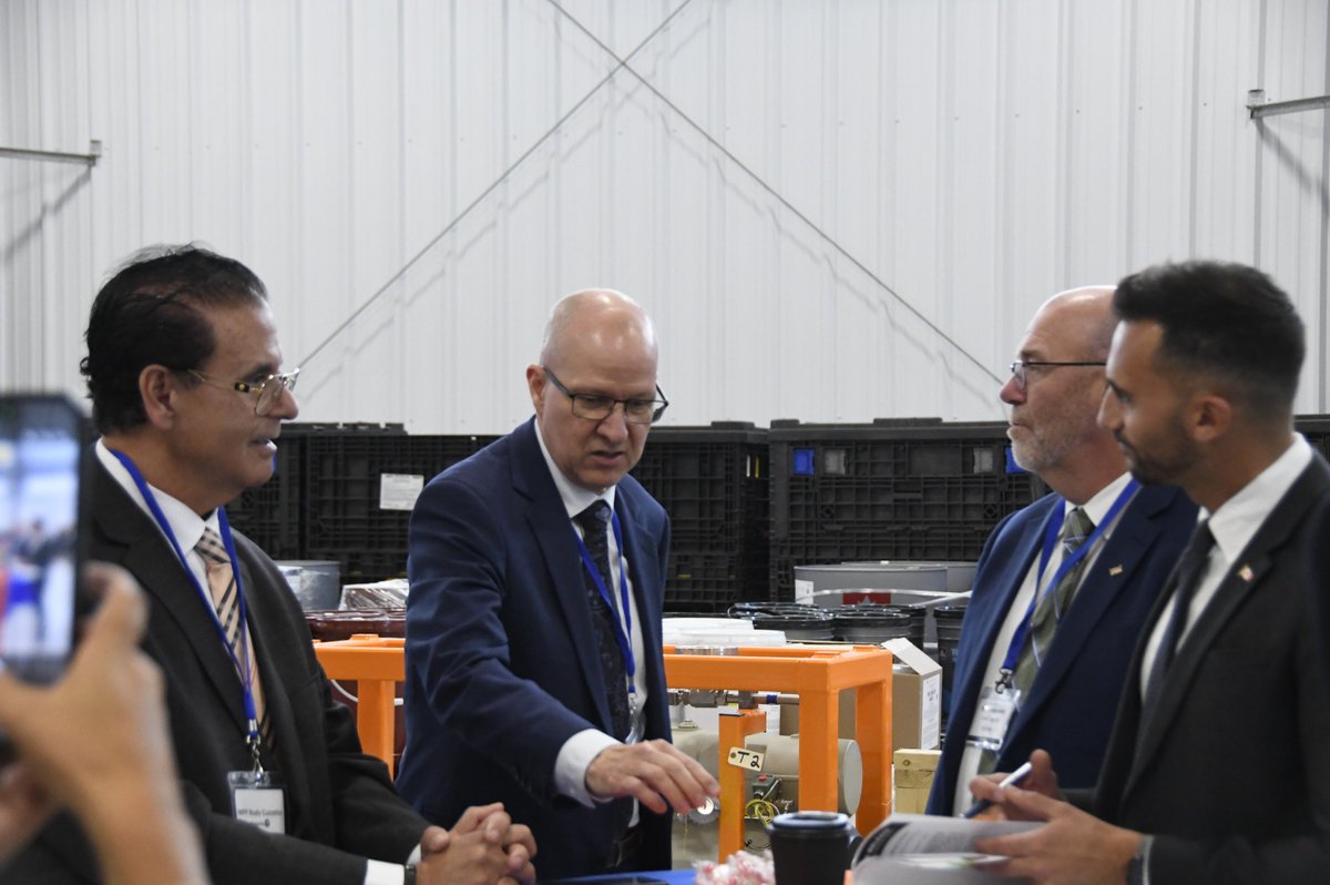 BWXT's tweet photo. Simply stated by @ProdigyCEnergy CEO, “BWXT’s BANR is a best-in-class advanced nuclear technology with a credible pathway to delivering the G7’s first commercially operating Transportable Nuclear Power Plant.” The Indigenous-led project would pair BANR with Prodigy’s transportable platform to deliver 50 MWe of clean, reliable power – supported by the Canadian nuclear expertise and skilled workforce of BWXT Canada and @KINECTRICS. 

https://t.co/kf0Ks9xu2T

#AdvancedNuclear #NuclearEnergy #CanadianNuclear
