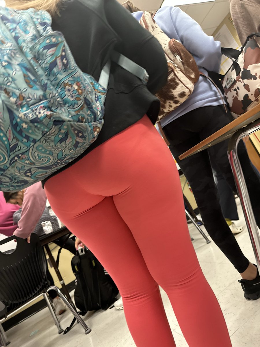 unkown672647's tweet photo. #hs #candid #creepshot https://t.co/8ecWZiLai0