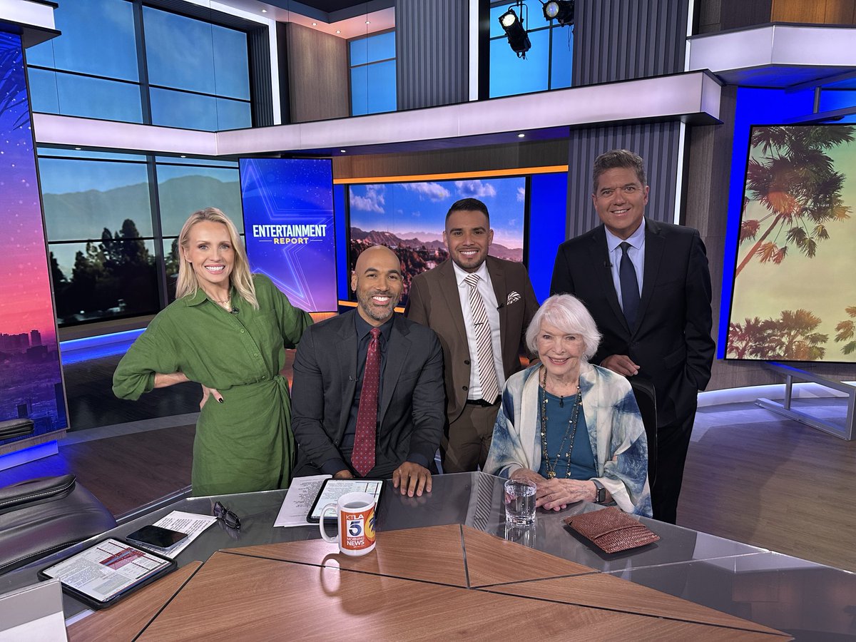 ktlaENT's tweet photo. The iconic Ellen Burstyn opened up about the importance of poetry and talked about her new book all about it:
https://t.co/YtSU623XQE https://t.co/9tAn3sjP6F