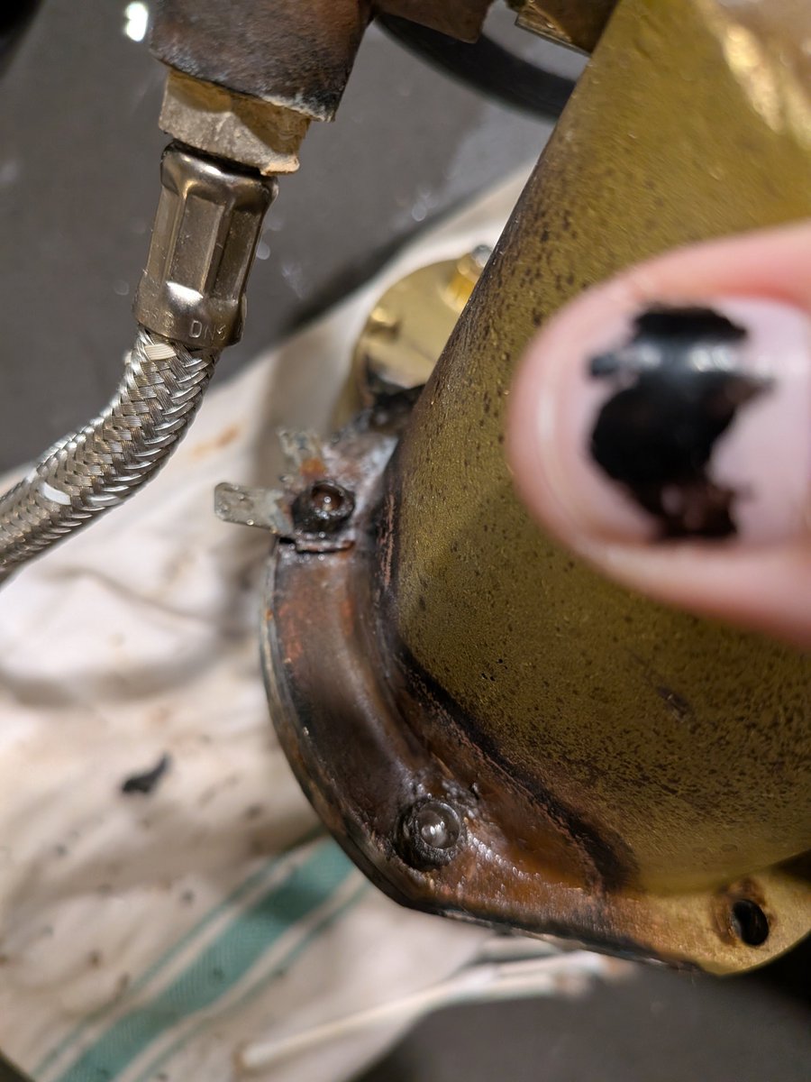 rad_rabbit_'s tweet photo. Before and after acid cleaning the boiler. Stainless hardware and internal flushing next https://t.co/gRvqYePxLP