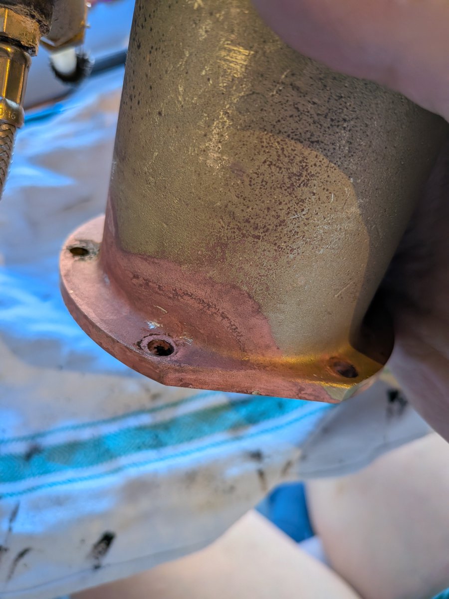 rad_rabbit_'s tweet photo. Before and after acid cleaning the boiler. Stainless hardware and internal flushing next https://t.co/gRvqYePxLP