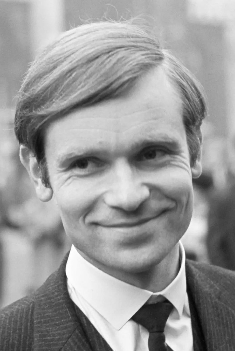 Azjackson's tweet photo. An #Otwituary for disgraced politician and novelist #JeffreyArcher

The church clock stands 
at ten to three; words are
priceless in the mouths
of chiselers and shysters. 
The benches groan with
fabulists, and the book 
writes the man. Nothing 
of this, of course, is true. https://t.co/79n7wx3FbB