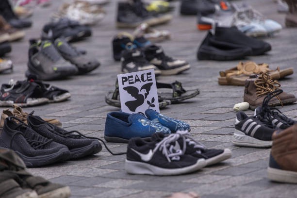 MassimoPeranigc's tweet photo. @pinapic @RimaHas Forse non ti piacciono quelli che si battono affinché quelle scarpe abbiano dei piedi di bambini palestinesi vivi che le indossano, sei più vicina ad altri. https://t.co/CJcYXty0cd