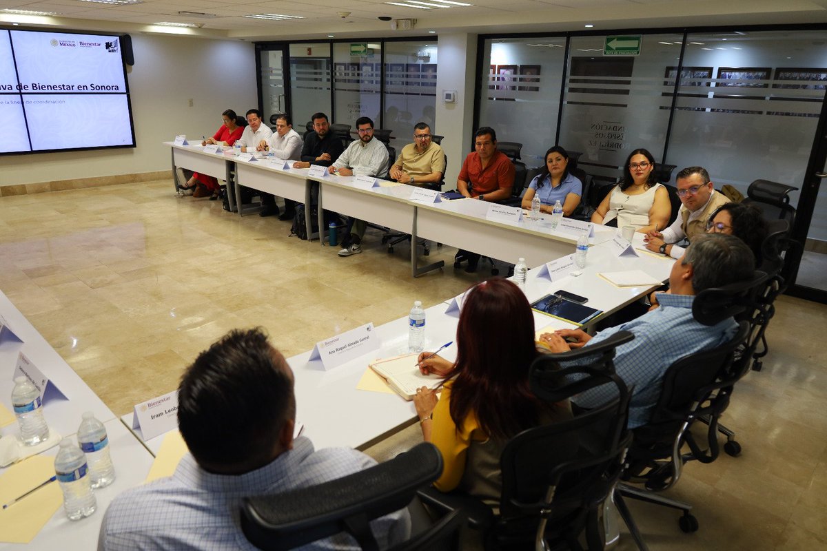 OctavioAlmada1's tweet photo. Hoy nos reunimos con las y los directores regionales y las y los coordinadores estatales para fortalecer la coordinación y redoblar esfuerzos en este último trimestre del año.

Con el liderazgo de nuestra 🇲🇽 PresidentA @Claudiashein, seguimos trabajando en equipo y en territorio para que los Programas para el Bienestar lleguen a las familias sonorenses, siempre con atención cercana, digna y humana.

Gracias a cada compañera y compañero por su compromiso. ¡Vamos a cerrar el año como sabemos hacerlo: cerca de la gente y trabajando todos los días al servicio de nuestro pueblo! 💪

El poder solo tiene sentido cuando se pone al servicio de los demás. 🙌

#PorElBienDeTodosPrimeroLosPobres