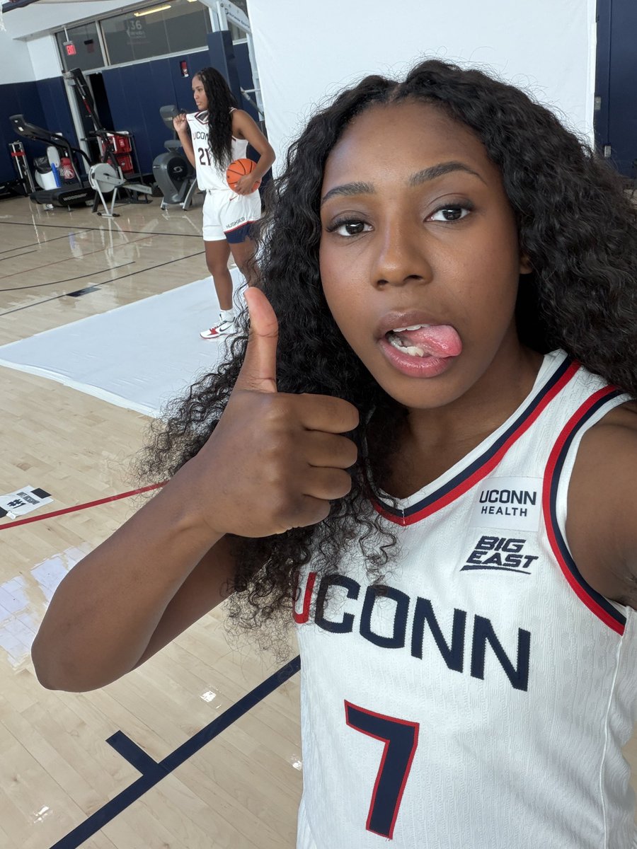 UConnWBB's tweet photo. Ayooo Big fish here yall stay bless 😘🙏🏽

- @FisherKelis https://t.co/9r6NiR2bG6