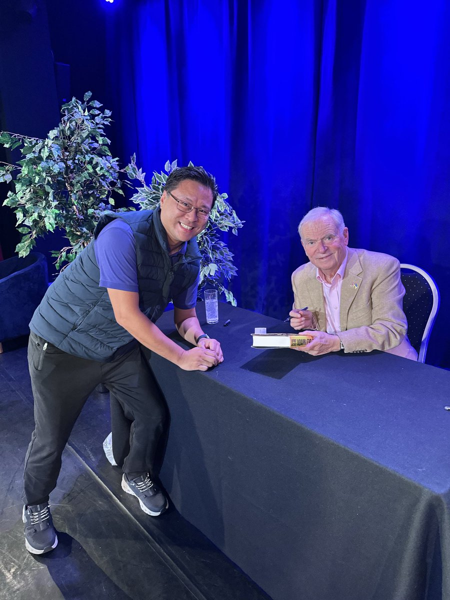 PrancingPony88's tweet photo. @GylesB1 I was there too! Second time meeting Jeffrey. The first time was at the book signing event for Cat O Nine Tails 20 years go to the months https://t.co/dELYFHHA9h