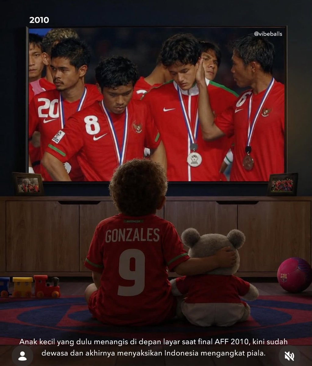 j0njuga's tweet photo. Ada yang masih ingat moment ini ?
ALHAMDULILLAH YA ALLAH INDONESIA ๐
#timnasgaruda #timnasday #hubner #timnas https://t.co/2emnHxMvnu