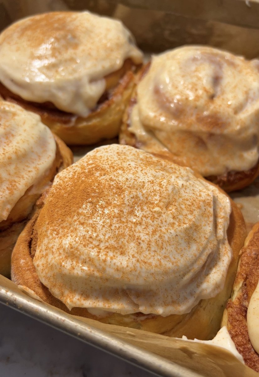 rznaras's tweet photo. First cinnamon roll batch of the season 🤎 https://t.co/tWiAVEefZw