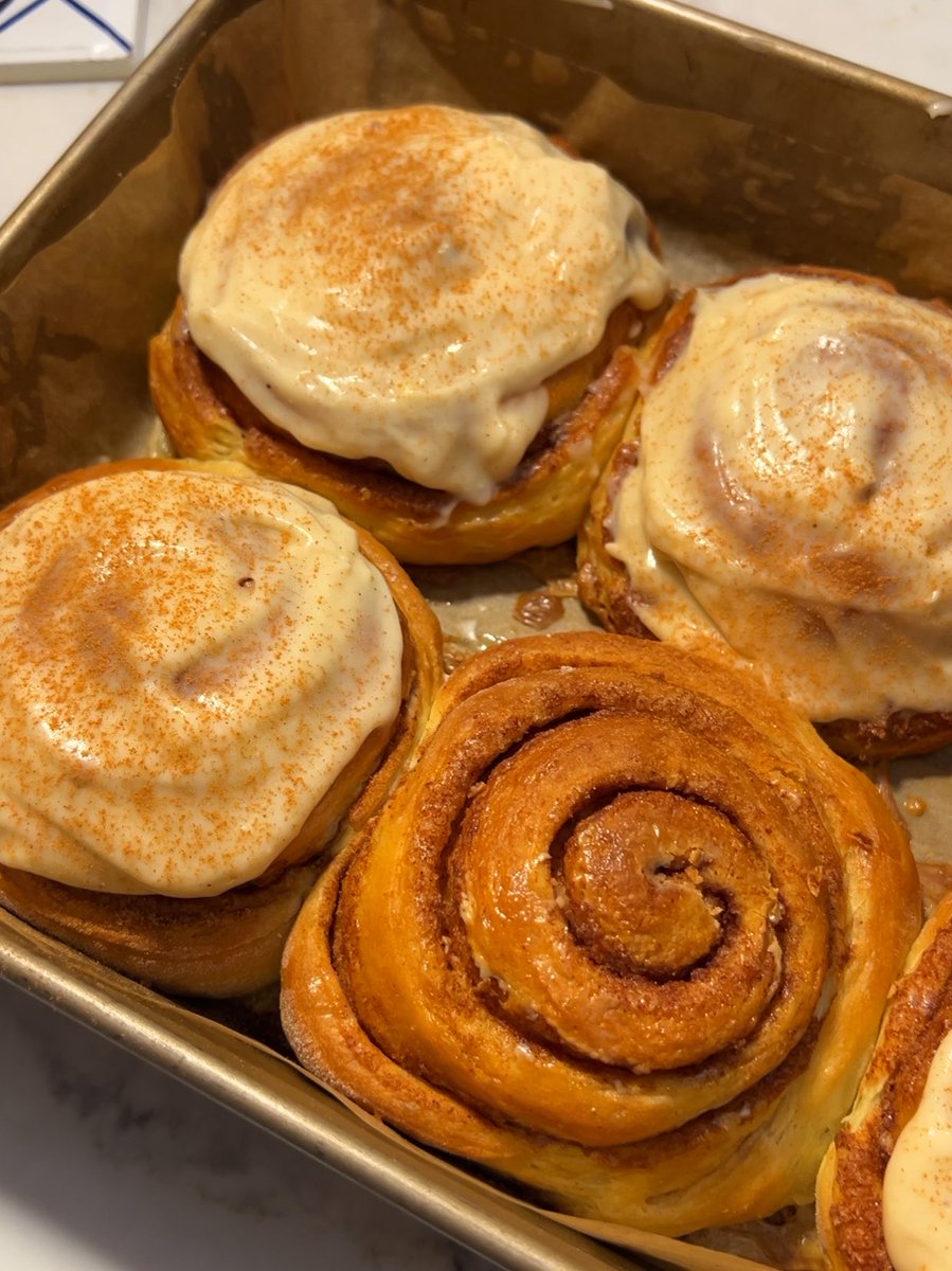 rznaras's tweet photo. First cinnamon roll batch of the season 🤎 https://t.co/tWiAVEefZw