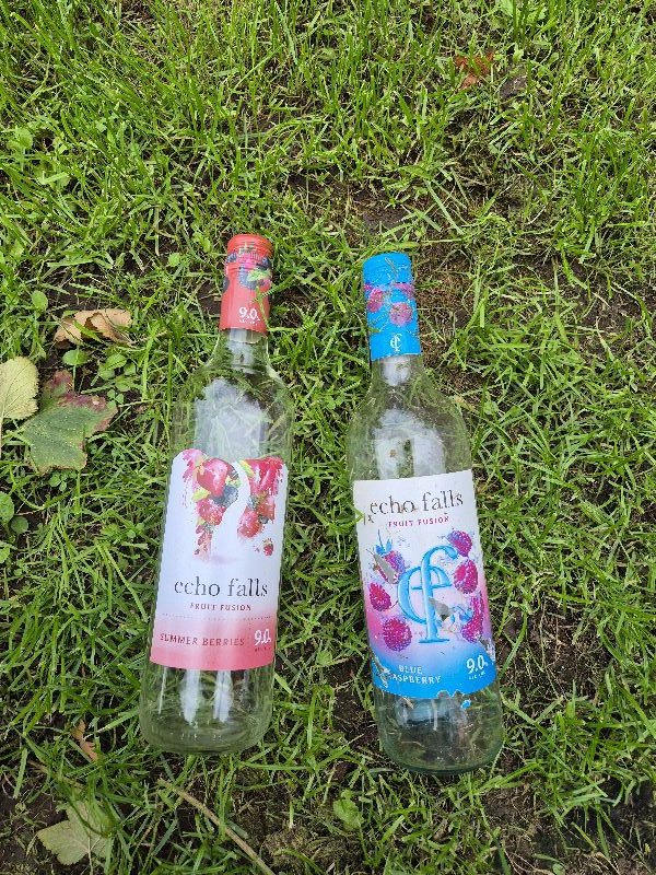 BBullrushes's tweet photo. Just one bag filled today but still plenty of cans &amp; bottles to find. These fruity wines seem popular at the moment. A total of 9 bags of dog 💩 collected from this short stretch of verge. Always the same place every week 🤨 #NotABin #LoveWhereYouLive #Derby @LitterReporting https://t.co/4tQDMb9pyA
