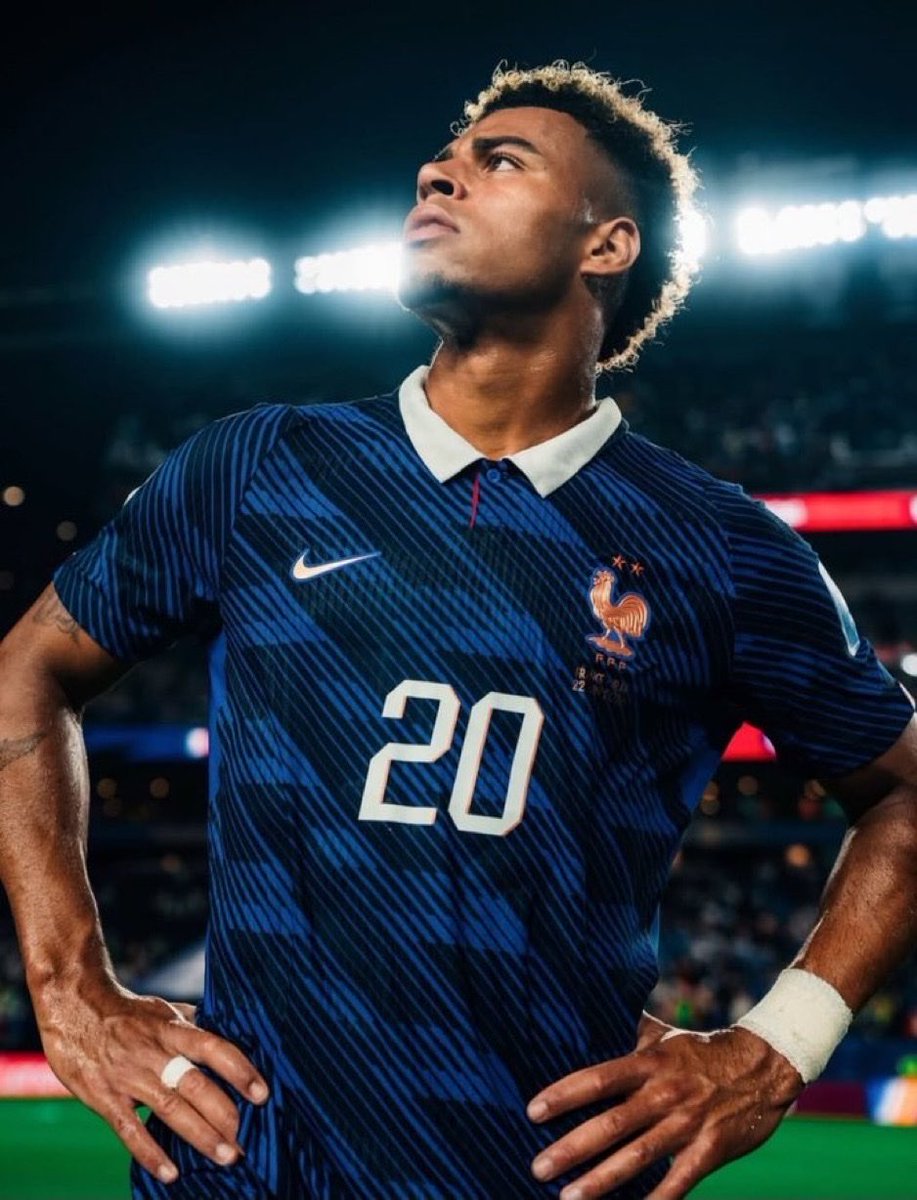 lasource75006's tweet photo. CRACK PARISIEN ET FRANÇAIS 🇫🇷 ❤️💙 https://t.co/ZOkiQmelWi