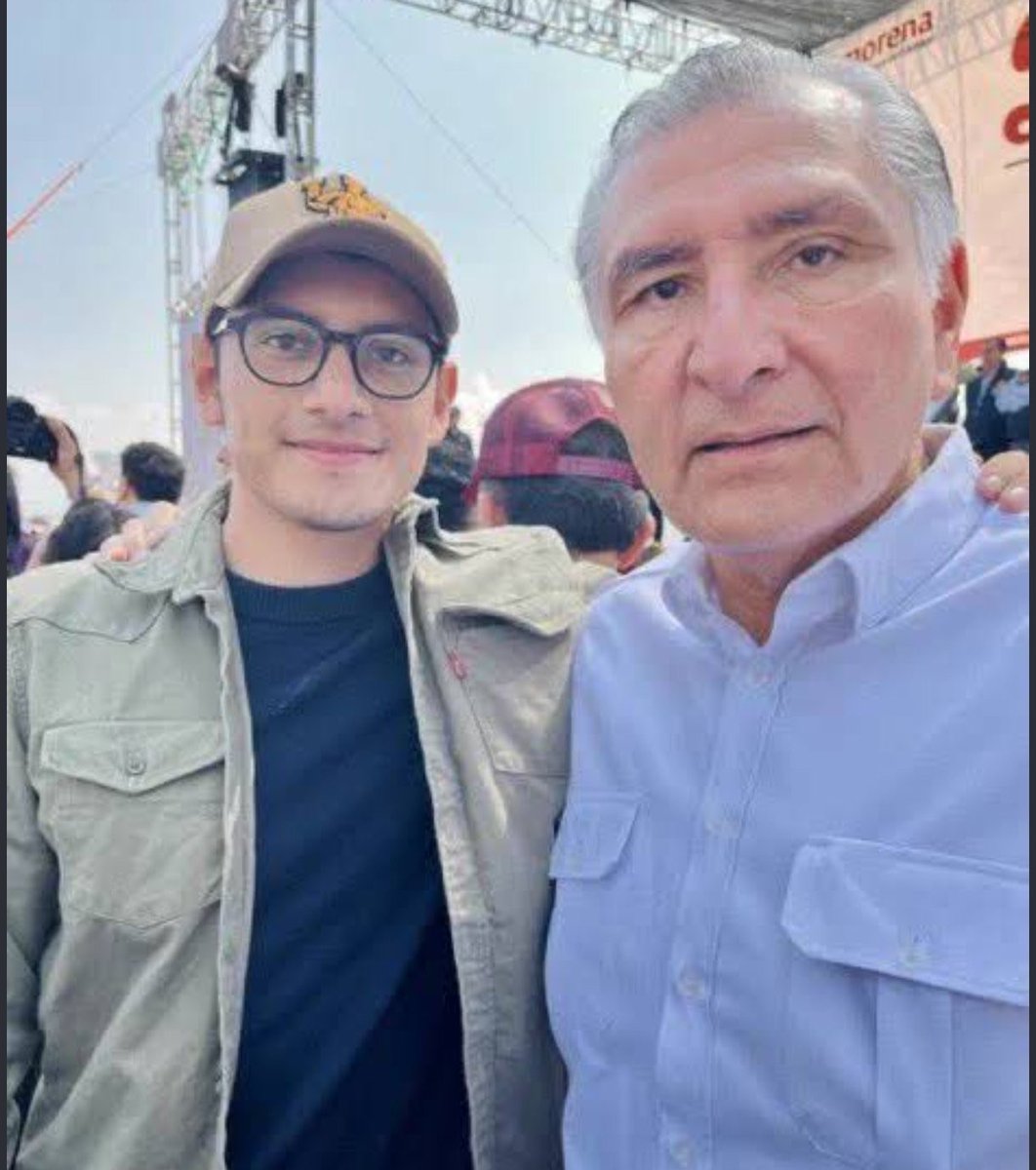 Belmont_q's tweet photo. @CarlosVZenteno Es el mismo orgullo que te causa tomarte fotos con Narcotraficantes https://t.co/jmMP8L384p