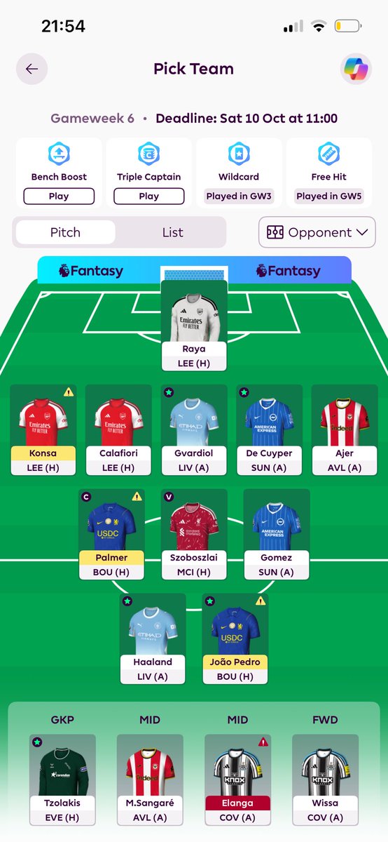 FootyFunction's tweet photo. Help !! 

I have 1 transfer where does it go ? Who do I start ? #FPLTwitter #FPLCommunity #FPLCommunity https://t.co/tY0y63mGA7