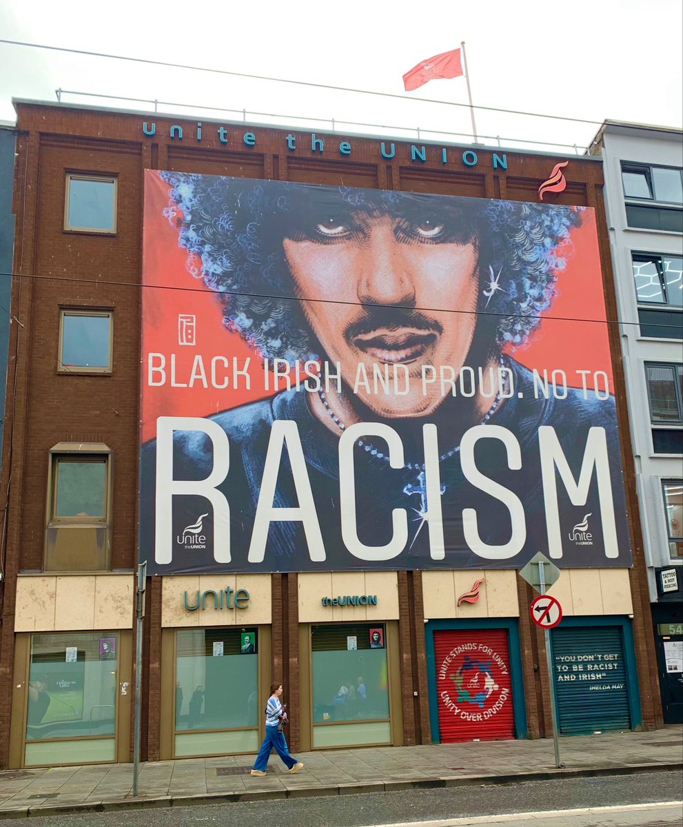 caroline_binnie's tweet photo. Bumped into Phil in Dublin last week.
#phillynot #thinlizzy https://t.co/u5UwFWTMZ3