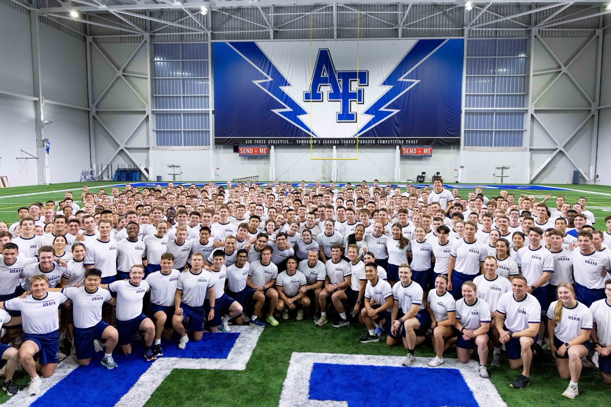 af_academy's tweet photo. 💪Cadets at #USAFA are putting in the work to build the physical readiness required of future warfighters.

The @SecWar joined our cadets for PT, taking part in physical training focused on teamwork, camaraderie and the discipline required to meet the demands of military service. https://t.co/86d50cSU4R