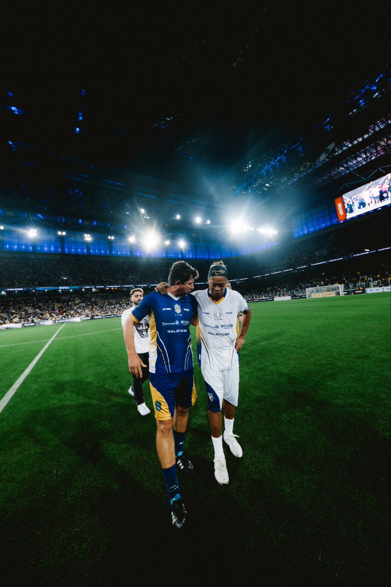 tchecobr's tweet photo. Que honra poder jogar ao lado do R10, e voltar aos gramados onde vivi grande parte da minha vida.
Sentir novamente essa atmosfera, essa energia
Orgulho,emoção e acima de tudo, gratidão a Deus por me permitir viver momentos que o futebol me deu e que jamais sairão do coração. 🙏⚽️ https://t.co/h0ou22DOSc