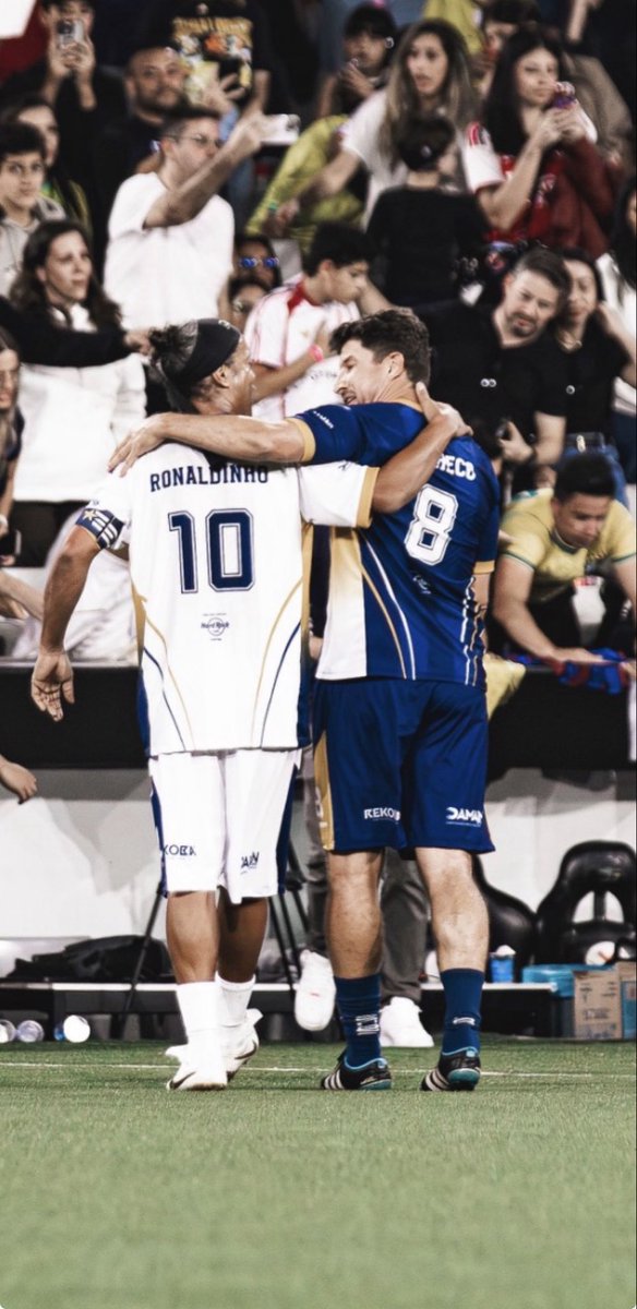tchecobr's tweet photo. Que honra poder jogar ao lado do R10, e voltar aos gramados onde vivi grande parte da minha vida.
Sentir novamente essa atmosfera, essa energia
Orgulho,emoção e acima de tudo, gratidão a Deus por me permitir viver momentos que o futebol me deu e que jamais sairão do coração. 🙏⚽️ https://t.co/h0ou22DOSc