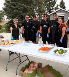 CanadianNatural's tweet photo. Our #MedicineHat employees volunteered at Dunmore Days, an event that brings the community together for a day of fun, food, and festivities. For another year, our team funded and served a free BBQ lunch to 200 people. https://t.co/twDLdyCEPr