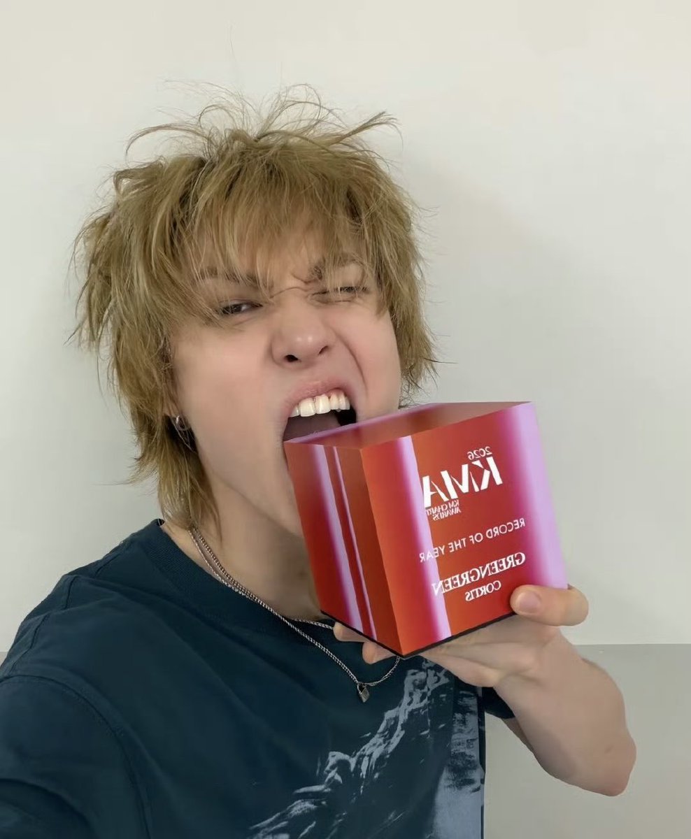 kocoiii's tweet photo. @somethingabutu_ @ashvb4 @faggychud2late @arispinkyup you eat it too😘 https://t.co/2wOLMCgA3S