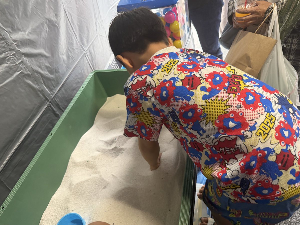 Riko_craft's tweet photo. 秋祭りを開催。
区民ホールに約400名の来場者さんたち

すごくたくさんの方から感謝の言葉もいただきました。

#子ども食堂 https://t.co/Vi4vIlfHPU