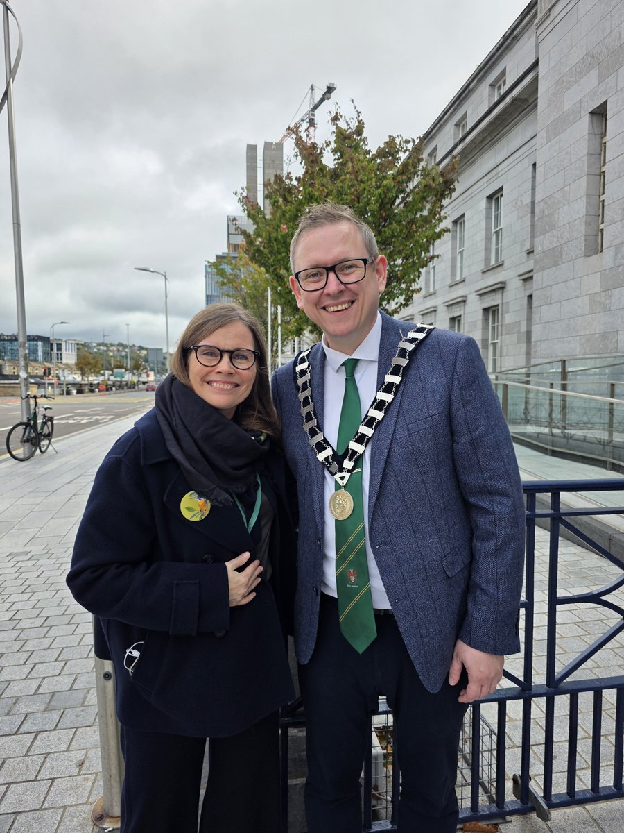 GaryDoc's tweet photo. Today I was genuinely honoured to meet @katrinjak at the @WHO Summit of Mayors on Climate and Health in Cork City. 

I believe Katrin is a genuine person working for real change in our society and is one of the good guys working for all of us 👍🏻 

🇮🇪 🇮🇸 🇪🇺 https://t.co/m4byJIAG02