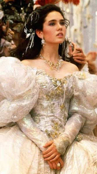 PopsyTheClown's tweet photo. Sarah’s Ballroom Gown from Labyrinth in Dressmaker ╰(•̀ 3 •́)━☆ﾟ.*･｡ﾟ https://t.co/2kLufPfQQw