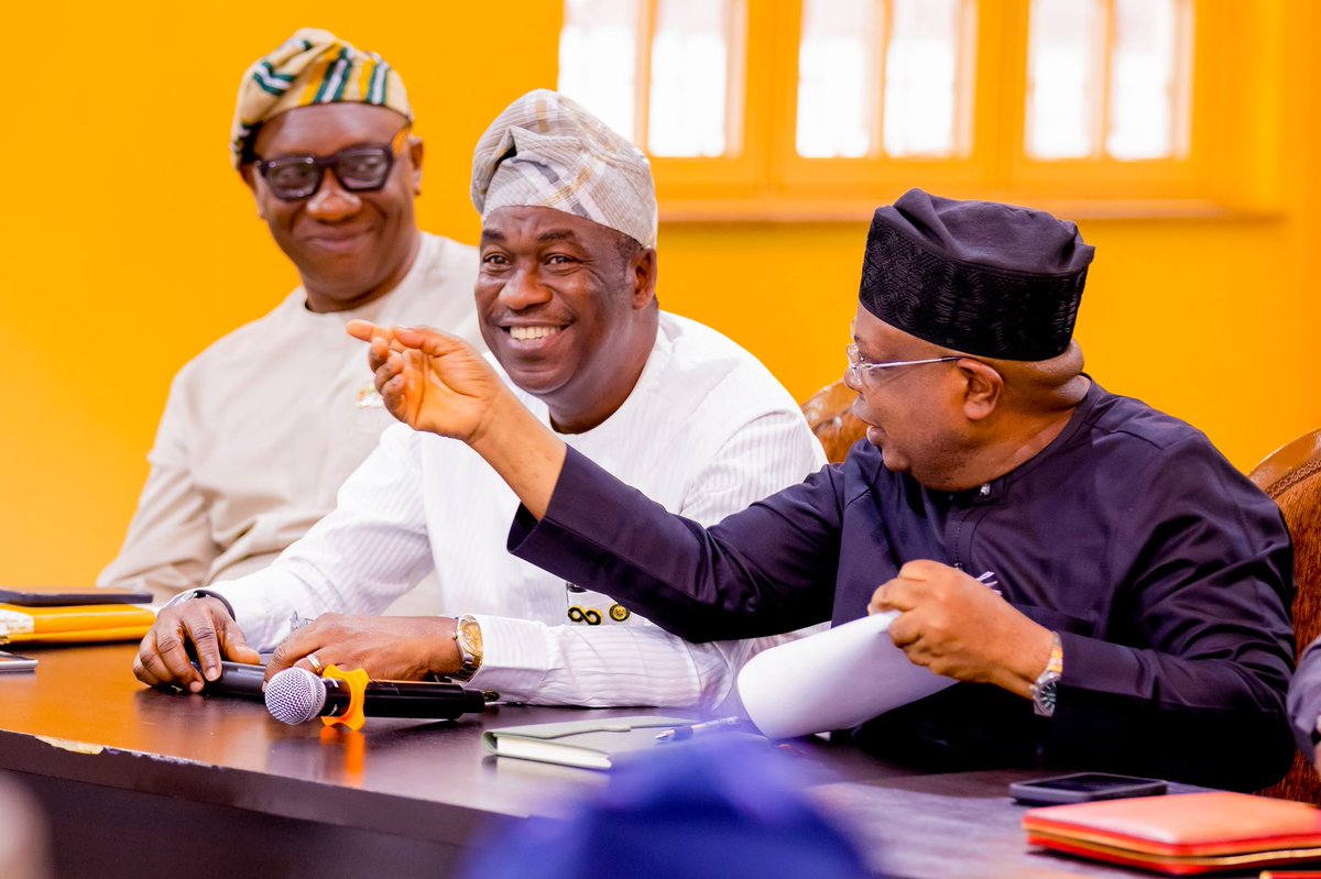 drobafemihamzat's tweet photo. I joined Governor Babajide Sanwo-Olu at the Ministerial Implementation Retreat on the Clean Lagos Electricity Market (CLEM), alongside the Honourable Minister of Power, Chief Joseph Olasunkanmi Tegbe, and key stakeholders across the power sector. 

We had discussions with a focus on understanding the challenges and finding solutions that can work for Lagos. From improving transmission and distribution to expanding embedded and off-grid generation and securing better gas supply, there is important work ahead.

Every step we take in the power sector must ultimately lead to better electricity for homes, businesses and industries across Lagos. 

That is the kind of progress we are committed to building.