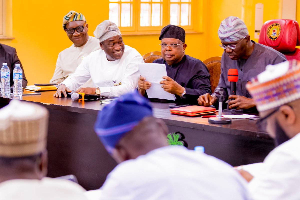 drobafemihamzat's tweet photo. I joined Governor Babajide Sanwo-Olu at the Ministerial Implementation Retreat on the Clean Lagos Electricity Market (CLEM), alongside the Honourable Minister of Power, Chief Joseph Olasunkanmi Tegbe, and key stakeholders across the power sector. 

We had discussions with a focus on understanding the challenges and finding solutions that can work for Lagos. From improving transmission and distribution to expanding embedded and off-grid generation and securing better gas supply, there is important work ahead.

Every step we take in the power sector must ultimately lead to better electricity for homes, businesses and industries across Lagos. 

That is the kind of progress we are committed to building.