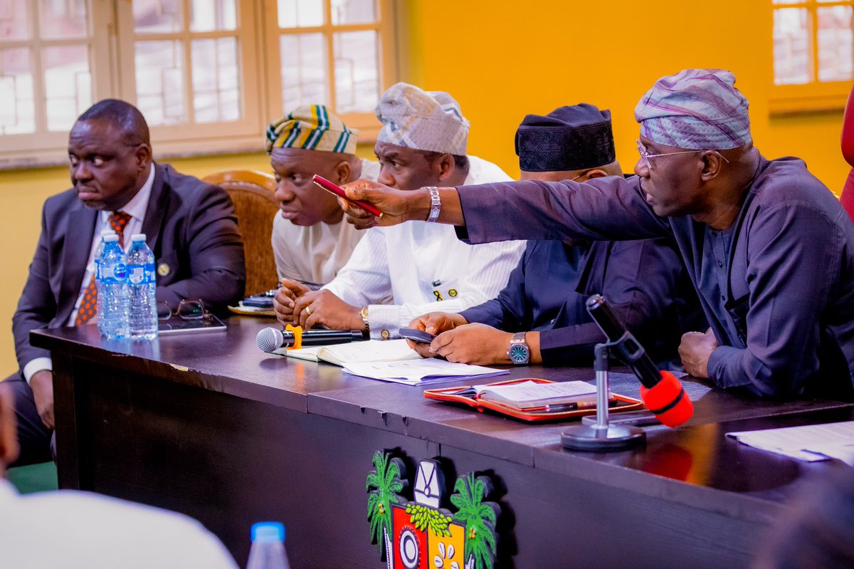 drobafemihamzat's tweet photo. I joined Governor Babajide Sanwo-Olu at the Ministerial Implementation Retreat on the Clean Lagos Electricity Market (CLEM), alongside the Honourable Minister of Power, Chief Joseph Olasunkanmi Tegbe, and key stakeholders across the power sector. 

We had discussions with a focus on understanding the challenges and finding solutions that can work for Lagos. From improving transmission and distribution to expanding embedded and off-grid generation and securing better gas supply, there is important work ahead.

Every step we take in the power sector must ultimately lead to better electricity for homes, businesses and industries across Lagos. 

That is the kind of progress we are committed to building.
