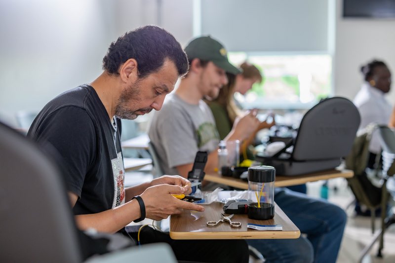 FastForwardVA's tweet photo. With over $119B invested in VA’s data and AI infrastructure, AWS is driving major tech industry growth across the state. 

Through FastForward, you can get the tech certifications you need to land a high-demand tech role without all the debt. Get started: https://t.co/ThjLs8JyWq https://t.co/iBYJ0bhACj