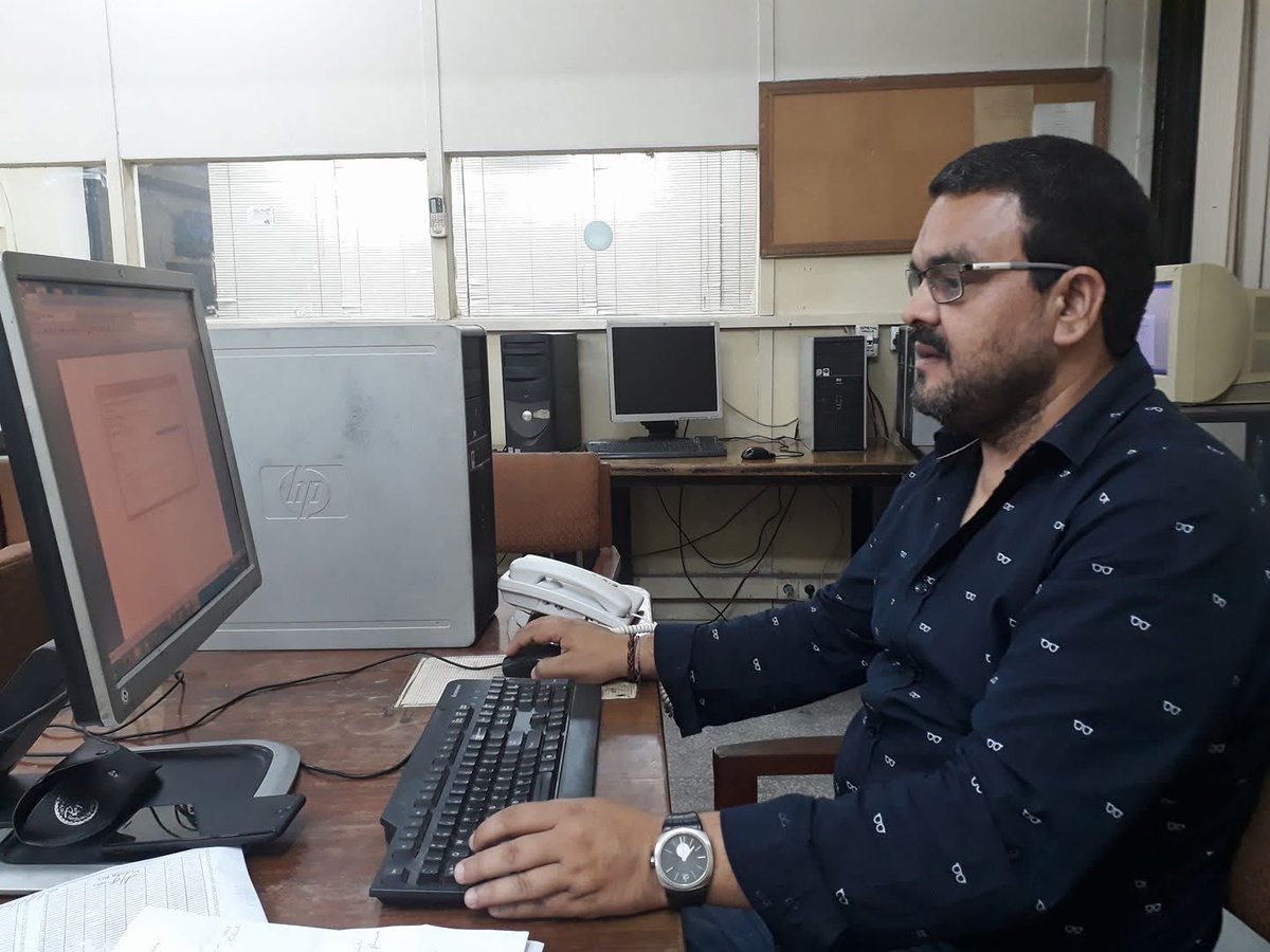 MohPakistani's tweet photo. Aoa here I come live on AAP KA Mohsin Ali YouTube channel let’s join, Hesson one man show harmful for Pakistan cricket | Can West Indies beat World Champions India in first T20? Perdesion ka show https://t.co/EGwphGKbx7
