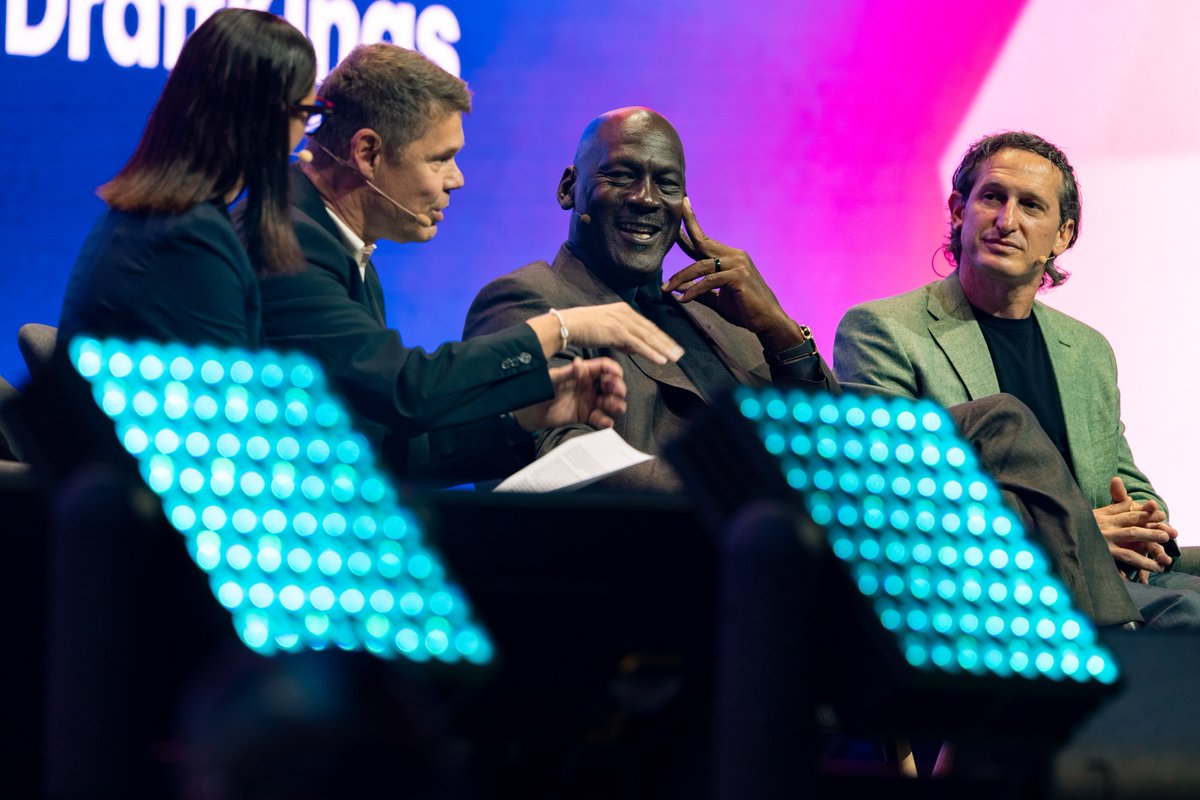 JBrightCreative's tweet photo. What an honour to photograph @Jumpman23 on stage at @SBCGAMINGNEWS at the @MEOArenaCE 🏀🐐 #eventphotographer https://t.co/NqTGgQmDMD