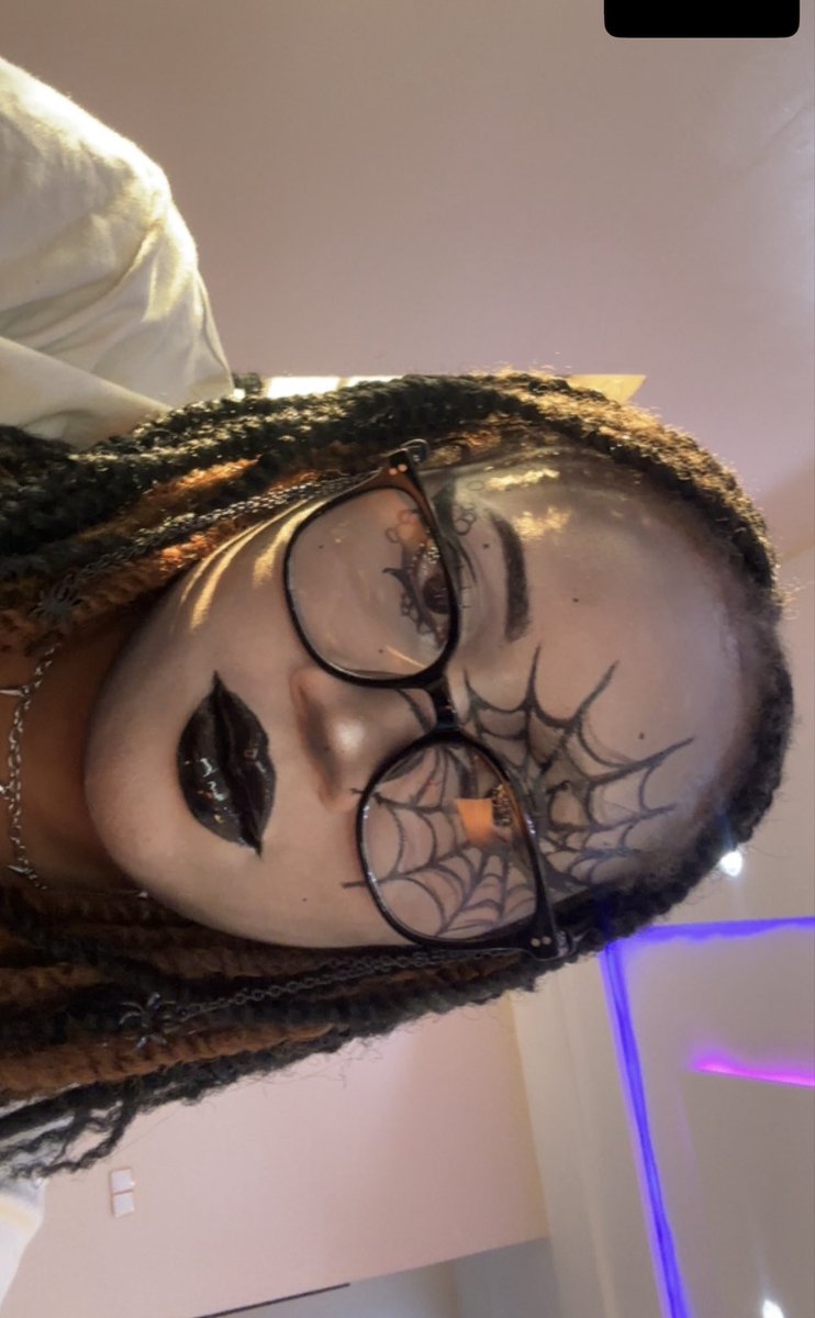 thejadedangels's tweet photo. The category is beginner goth lol. https://t.co/Xy8RzBqkjJ