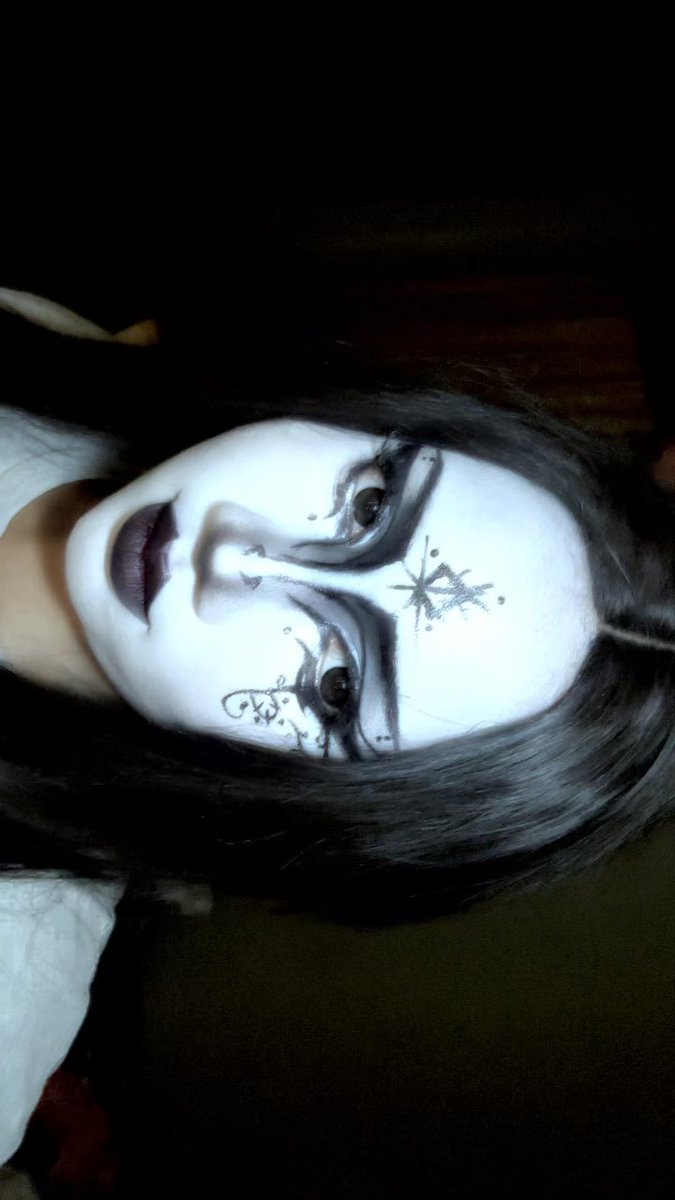 thejadedangels's tweet photo. The category is beginner goth lol. https://t.co/Xy8RzBqkjJ