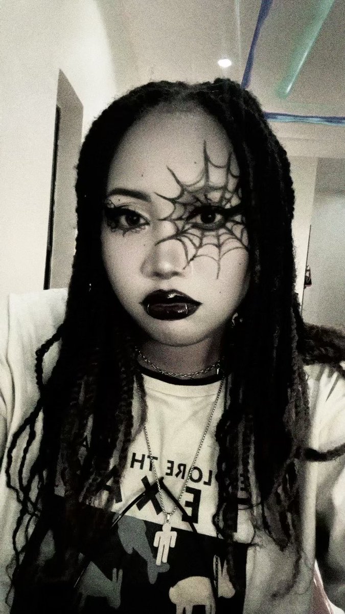 thejadedangels's tweet photo. The category is beginner goth lol. https://t.co/Xy8RzBqkjJ