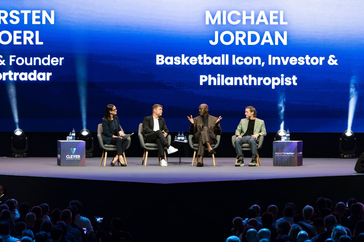 JBrightCreative's tweet photo. What an honour to photograph @Jumpman23 on stage at @SBCGAMINGNEWS at the @MEOArenaCE 🏀🐐 #eventphotographer https://t.co/NqTGgQmDMD