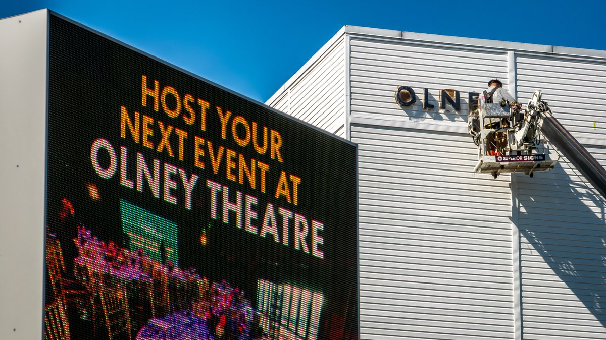MyDronePro's tweet photo. Olney, MD - The new Olney Theatre Center sign is going up today. @OlneyNews @olneycommerce https://t.co/sXnLSEhYiY