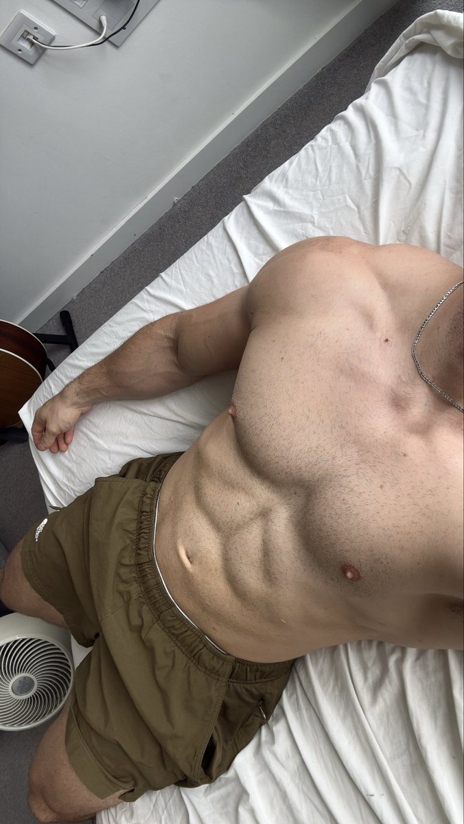 Conolney's tweet photo. How is it still so hot in October 🥵 https://t.co/OcNiyaNmxX