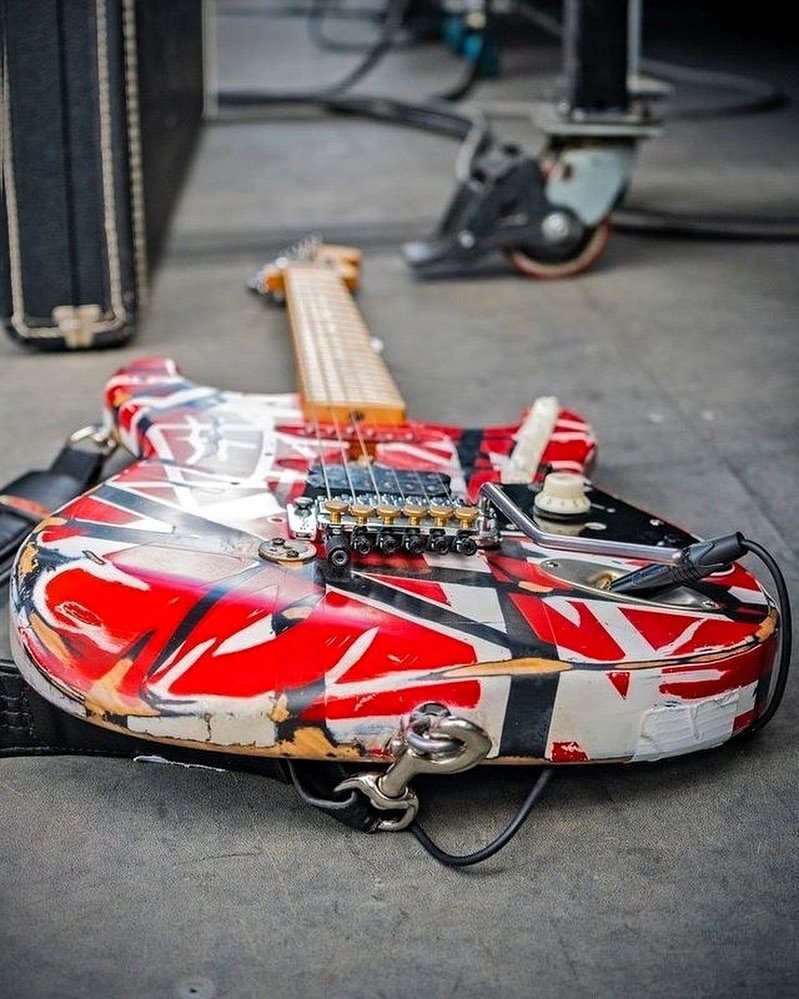 muerdekeroyo's tweet photo. In Memoriam EDDIE VAN HALEN!
(January 26, 1955 - October 6, 2020)
#EddieVanHalen https://t.co/NjqIeC9PkH