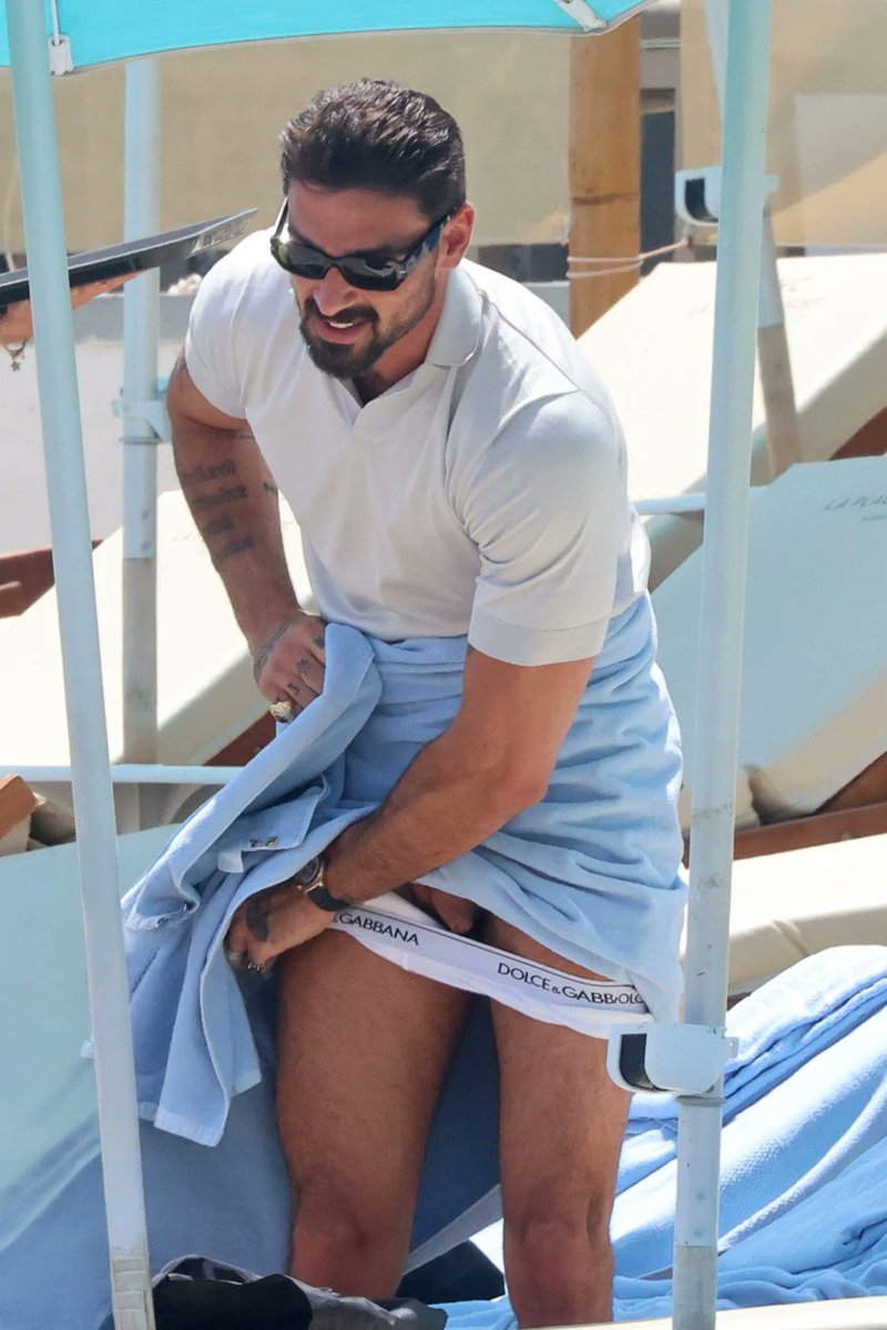 beckhamwhore's tweet photo. MICHELE MORRONE OH MY GOD https://t.co/IliUQnDme6