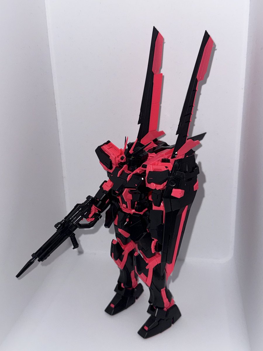 lifewithgunpla's tweet photo. MG 1/100 エールストライクガンダム Ver.RM リサーキュレーションカラーネオンピンク

黒とネオンピンクの色合いが良き
かっこよさと可愛さを
兼ね備えている

背中のユニットが好き

#機動戦士ガンダムSEED
#エールストライクガンダム
#MG
#ネオンピンク
#ガンプラ https://t.co/U8fZy1Pdcn