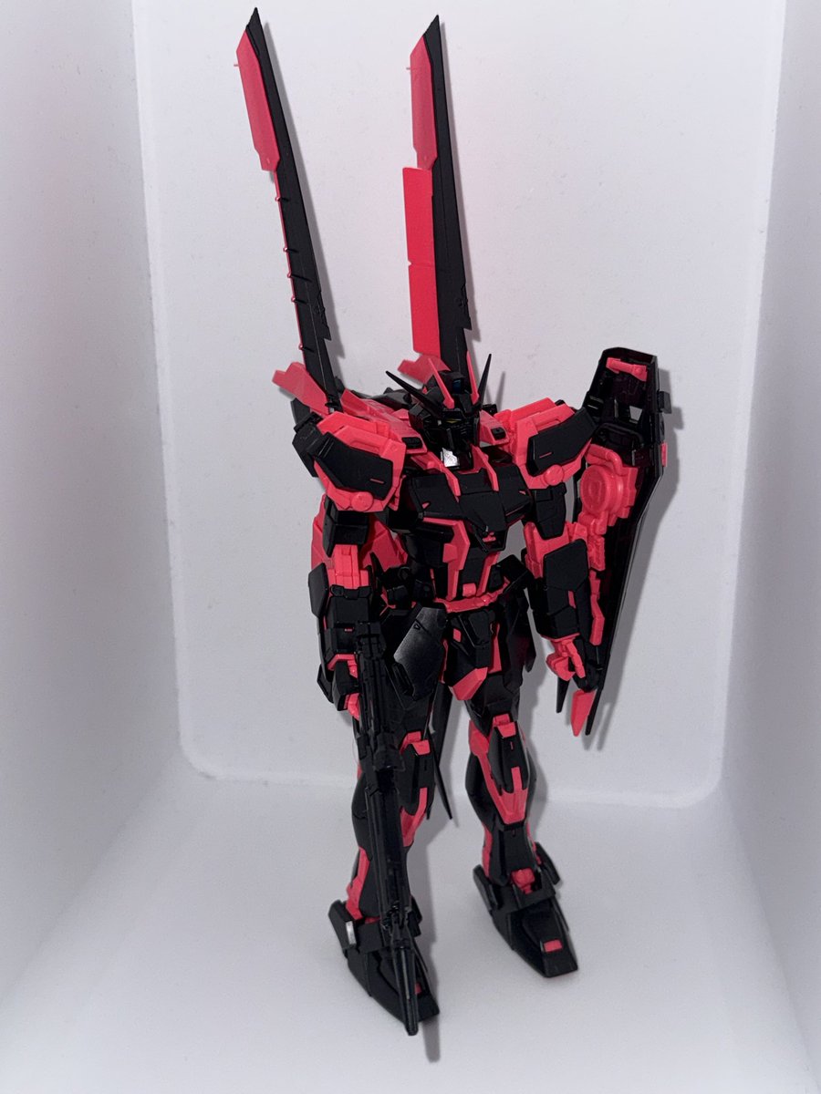 lifewithgunpla's tweet photo. MG 1/100 エールストライクガンダム Ver.RM リサーキュレーションカラーネオンピンク

黒とネオンピンクの色合いが良き
かっこよさと可愛さを
兼ね備えている

背中のユニットが好き

#機動戦士ガンダムSEED
#エールストライクガンダム
#MG
#ネオンピンク
#ガンプラ https://t.co/U8fZy1Pdcn