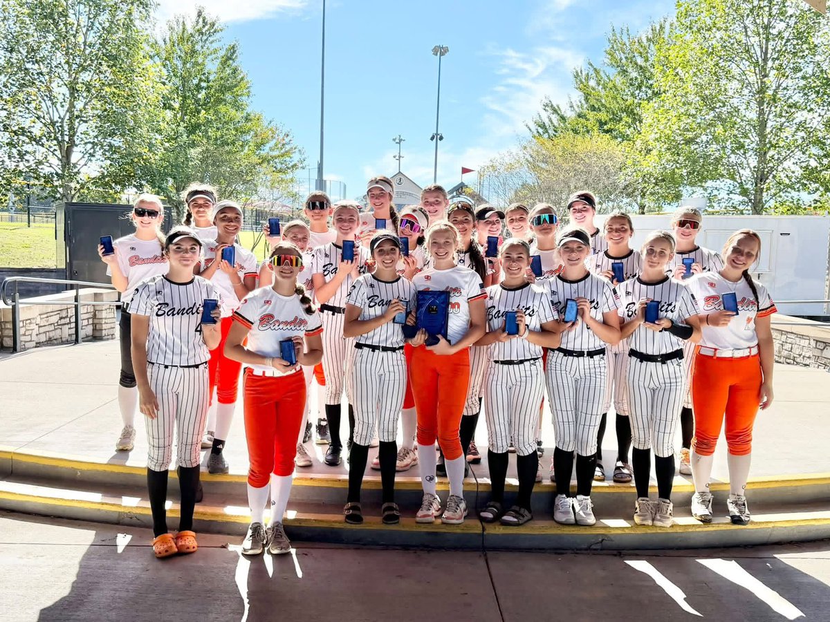 AmeliaEszlinger's tweet photo. So proud to be leaving Elizabethtown, KY as 🏆 PGF GLADIATOR CO-CHAMPS! 🏆 with Beverly Bandits 2031 Smith!

We went 4-1 on the weekend, battling some great teams! 💪 Next stop, Arkansas!!!

Back to back PGF champions! @LineDsoftball @PGFnetwork #beverlybandits https://t.co/kyQ2KQHSsK