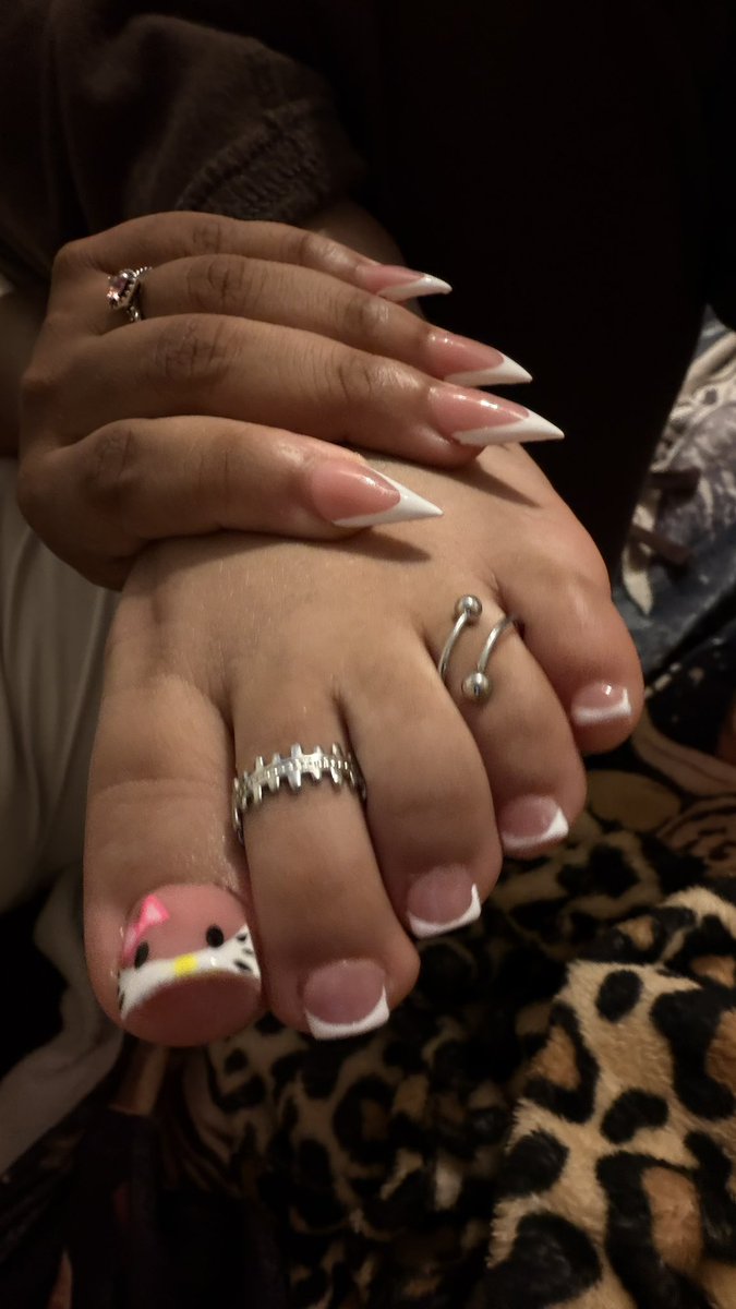 4lutt's tweet photo. need my toes done again ngl  they was so cuteee >.< https://t.co/0vSEQO2Q0f