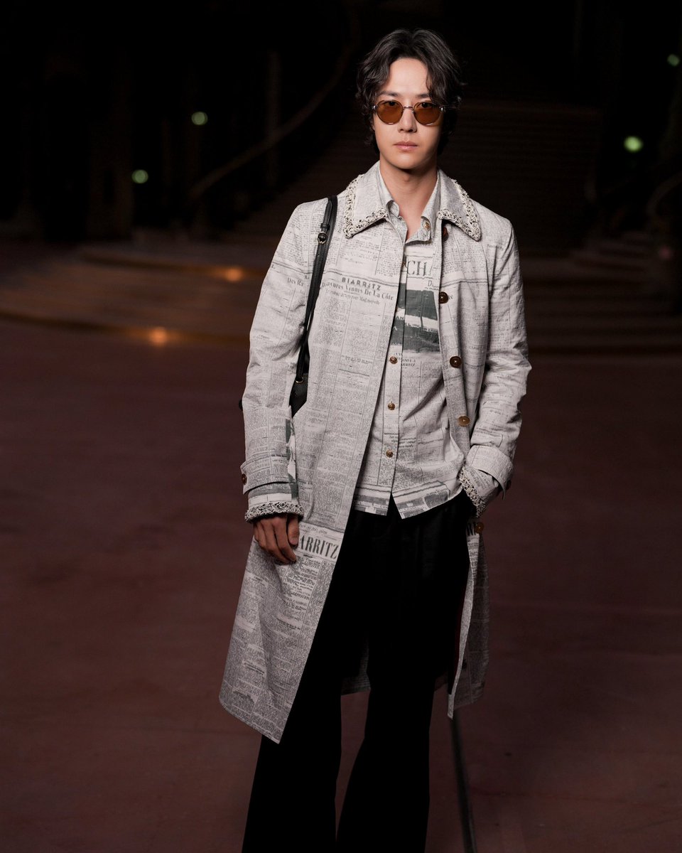 ELLEThailand's tweet photo. #ELLEShowTime เปิดภาพของ Wang Yibo แอมบาสซาเดอร์ของ CHANEL ที่ปรากฏตัวร่วมชมโชว์ CHANEL Spring/Summer 2027 

#ELLEThailand
#CHANEL
#CHANELSpringSummer
#WangYibo https://t.co/XEYYykKwIv