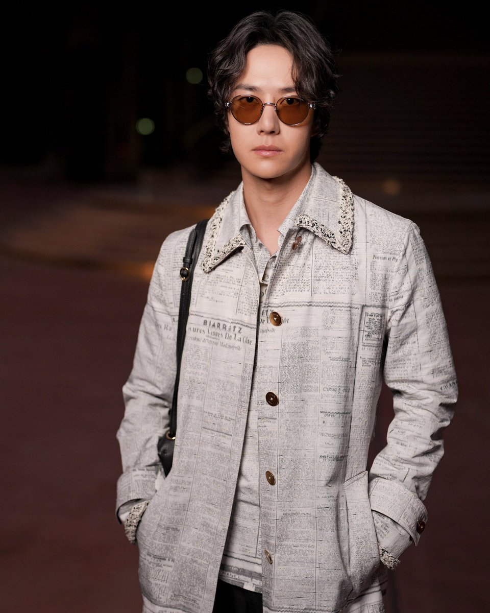 ELLEThailand's tweet photo. #ELLEShowTime เปิดภาพของ Wang Yibo แอมบาสซาเดอร์ของ CHANEL ที่ปรากฏตัวร่วมชมโชว์ CHANEL Spring/Summer 2027 

#ELLEThailand
#CHANEL
#CHANELSpringSummer
#WangYibo https://t.co/XEYYykKwIv